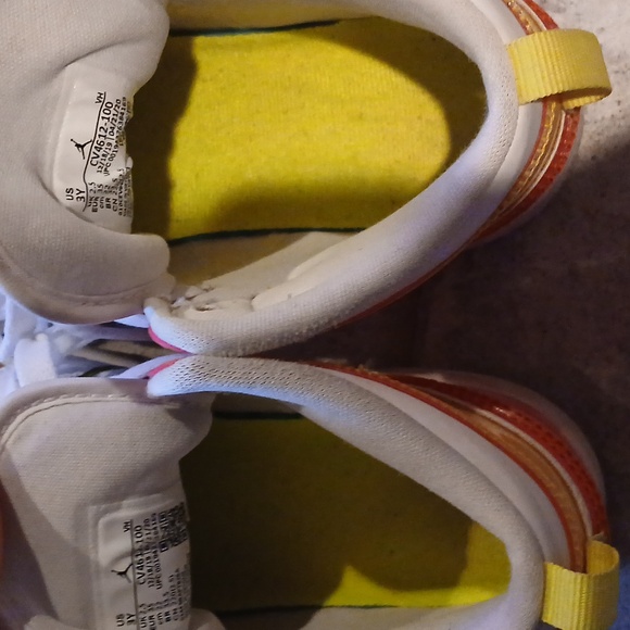 Kids Jordan 1 "Edge Glow" Mid - Picture 6 of 10